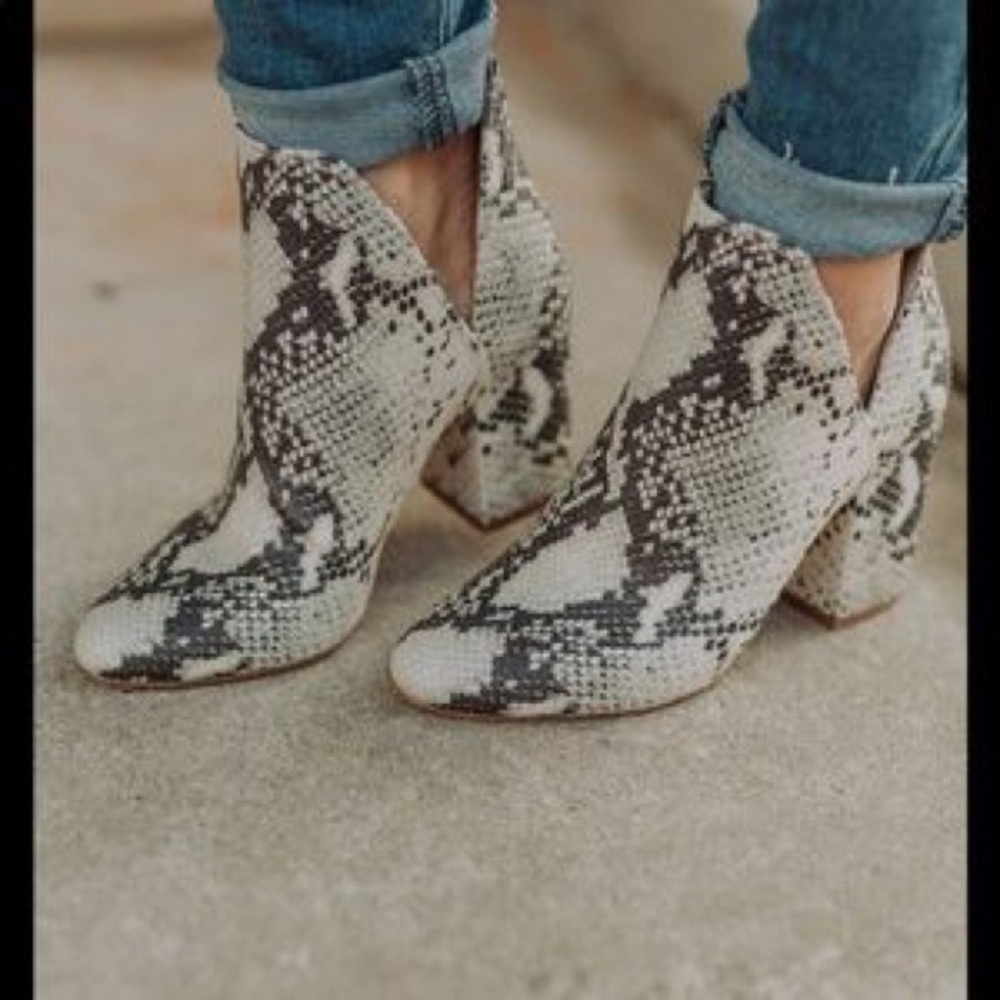 NEW Steve Madden Rookie Snake Booties - Size 7